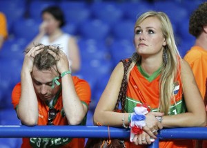 Supportrice des Pays Bas triste