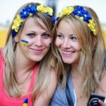 Supportrices ukrainiennes souriantes
