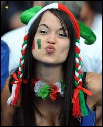 Supportrice italienne duck face
