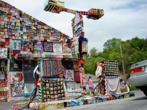 Yarn bombing station essence