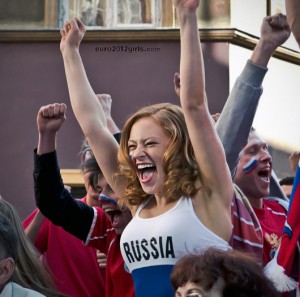 Supportrice russe heureuse
